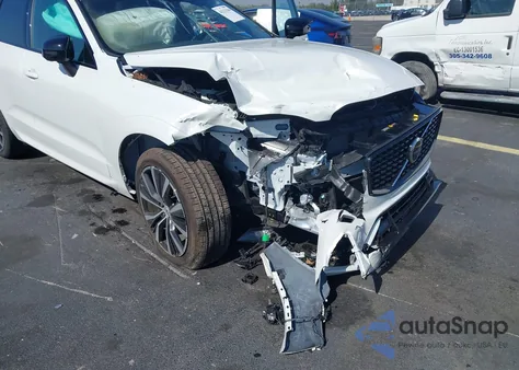 2025 Volvo Xc60 B5 Plus z USA, uszkodzony, nr VIN YV4M12RC1S1097288